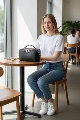 Косметичка жіноча Karya. Артикул: KR2037-45. Ціна 2 710 грн